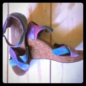 Women’s Toms platform wedges